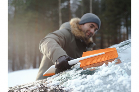 Купить Щетка Fiskars SnowXpert автомобильная со скребком  143062/1019352 фото №7